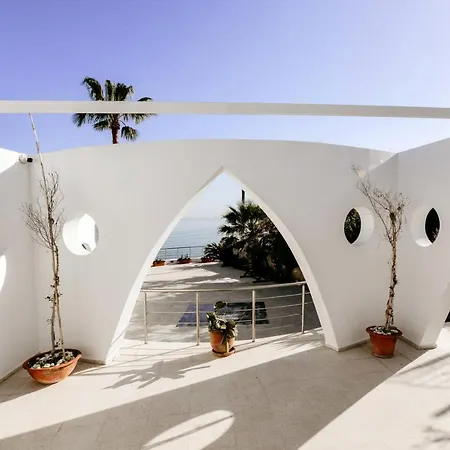 Luxuriant Kyrenia 키레니아